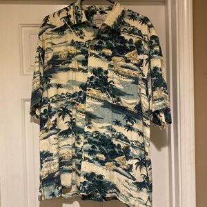 Size Medium Tommy Bahama Hawaiian Shirt